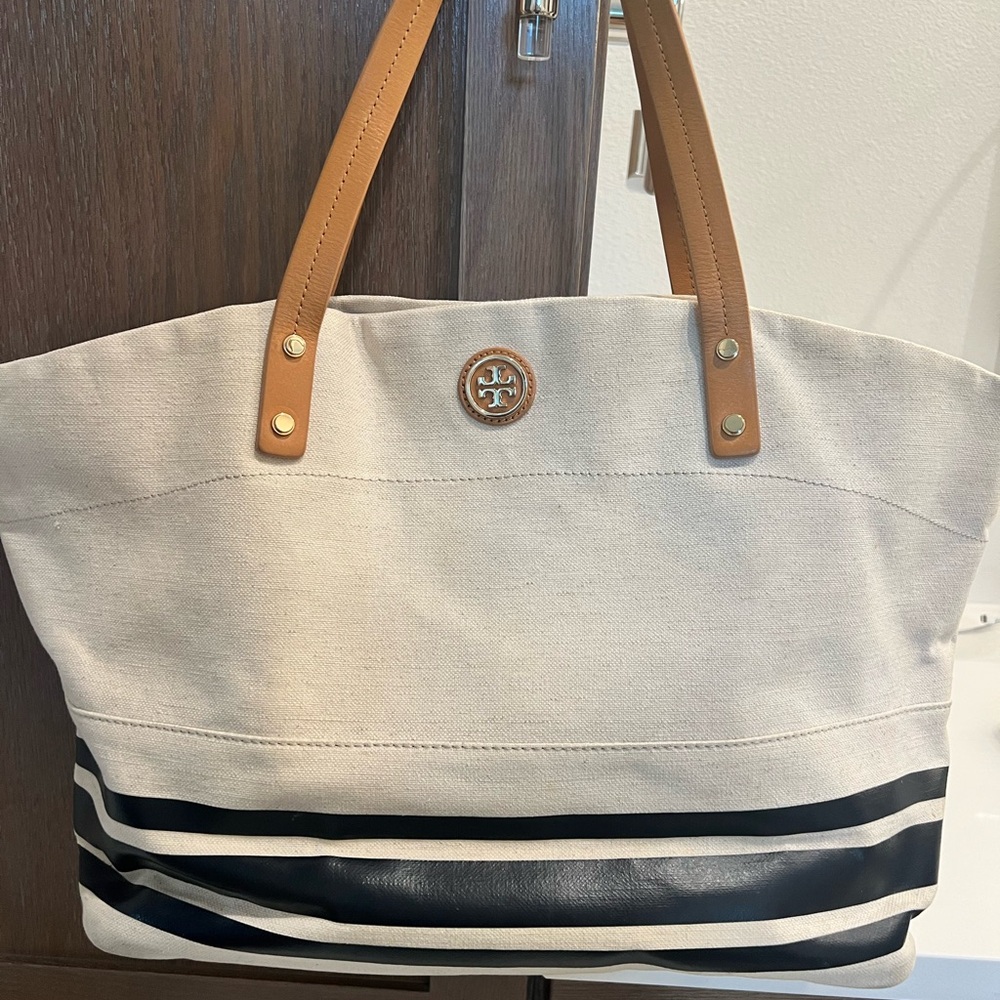 Tory Burch Theresa Tote in Cream and Navy